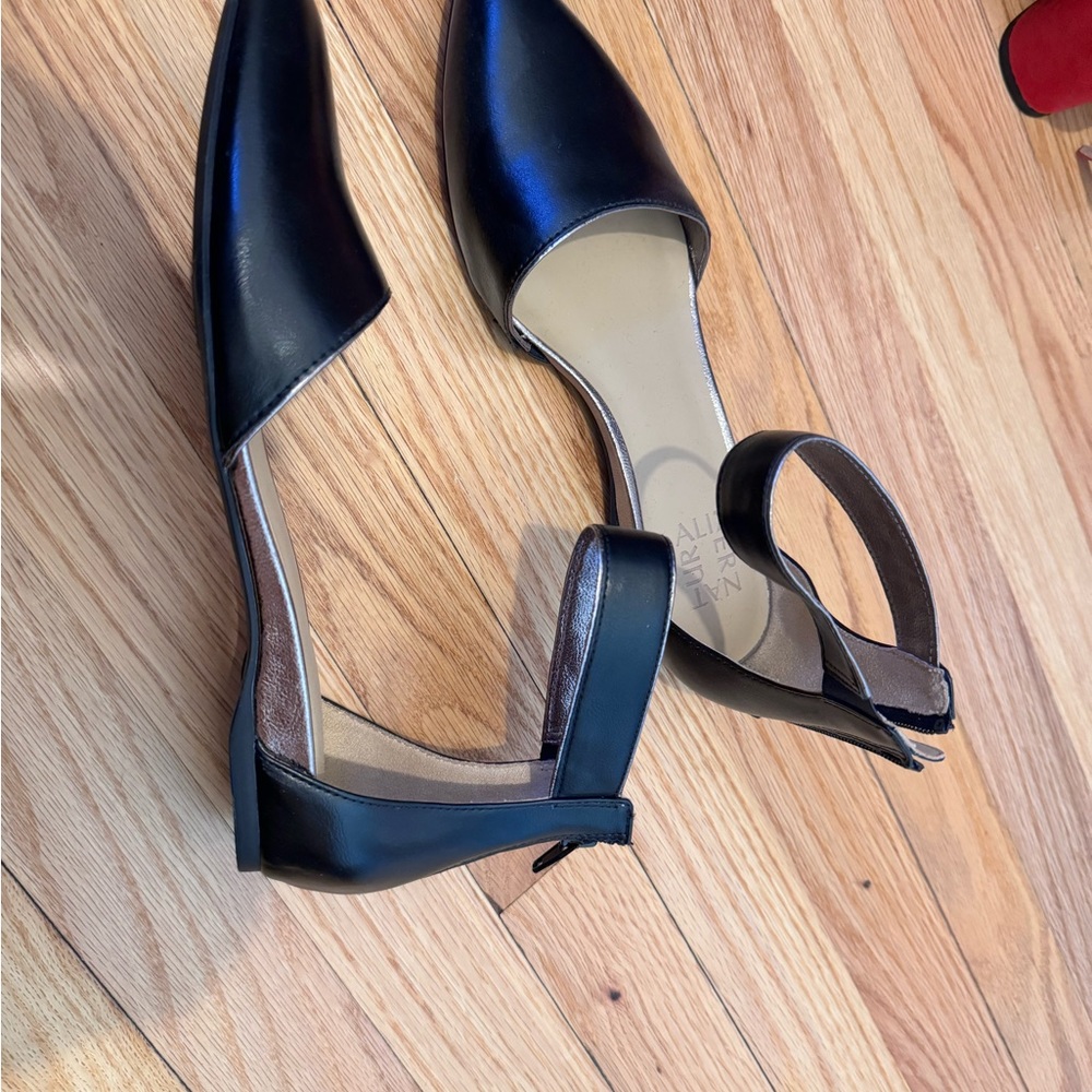 Naturalizer ankle flats